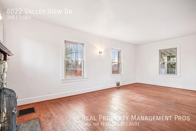 Foto del edificio - 6022 Valley View Dr