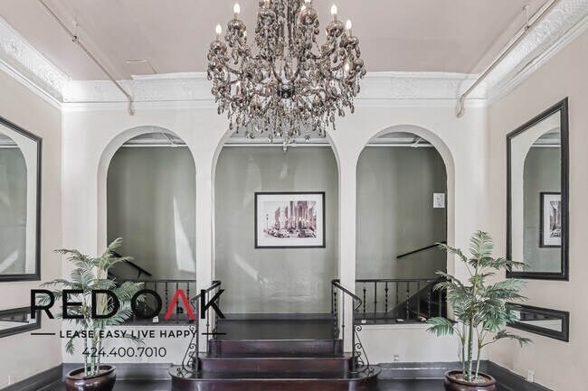 Foto del edificio - MOVE-IN SPECIAL! Bright Bachelor With Kitc...