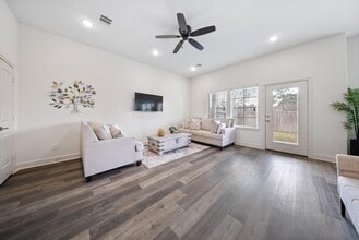 Building Photo - 1942 Olivos St