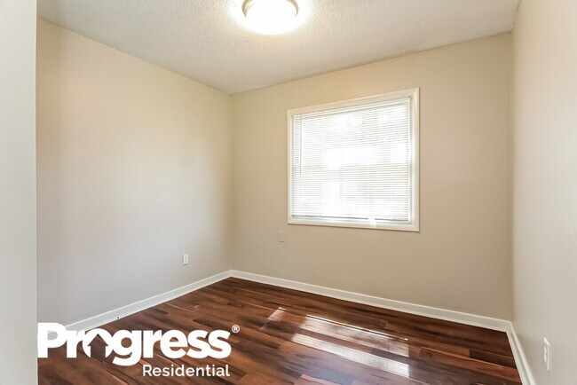 Foto del edificio - 501 Midway St