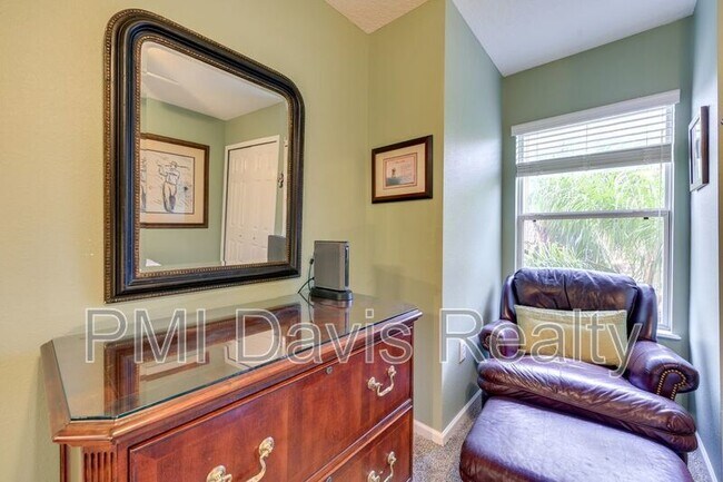 Foto del edificio - 130 Burnett Ct