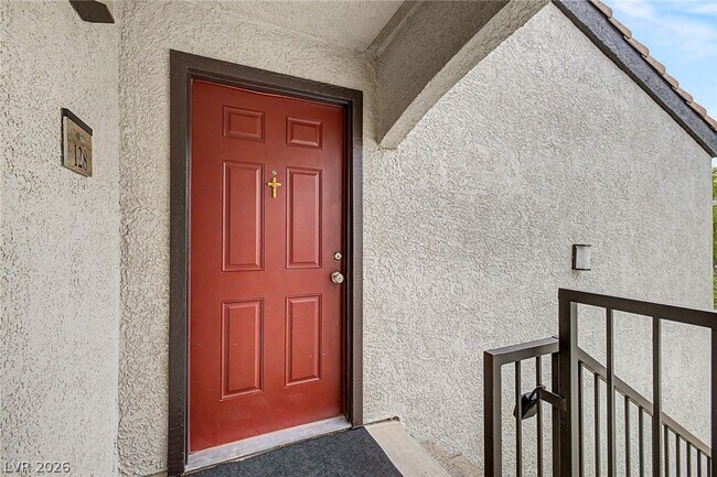 Building Photo - 950 Seven Hills Dr