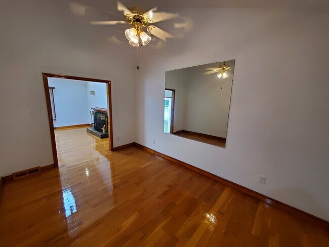 Foto del edificio - 77 Pleasant St