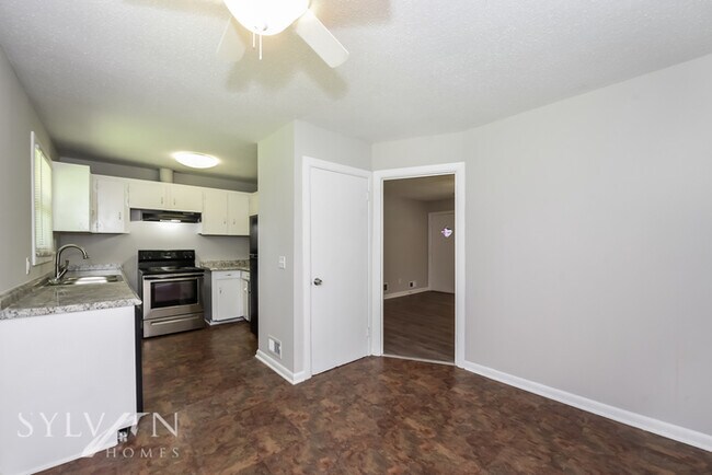 Building Photo - adorable 3BR, 1.5BA brick