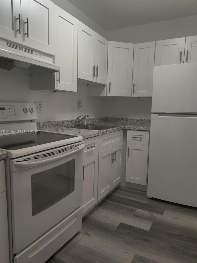 Building Photo - 5950 NE 18th Ave