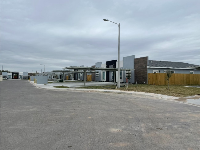 Foto del edificio - 2511 N Vineyard Ave