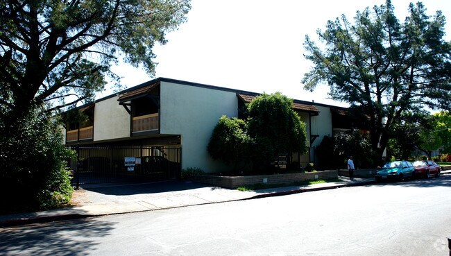 Building Photo - Coronado Apartments