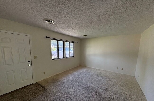 Building Photo - Charming 3-bedroom Home in Wamego close to West Elementary School