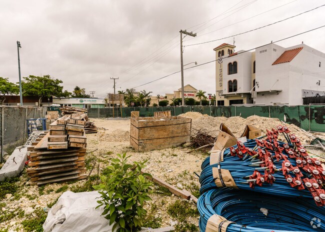 Building Photo - TriniSuites Calle Ocho