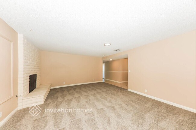 Building Photo - 41797 Royal Palm Dr