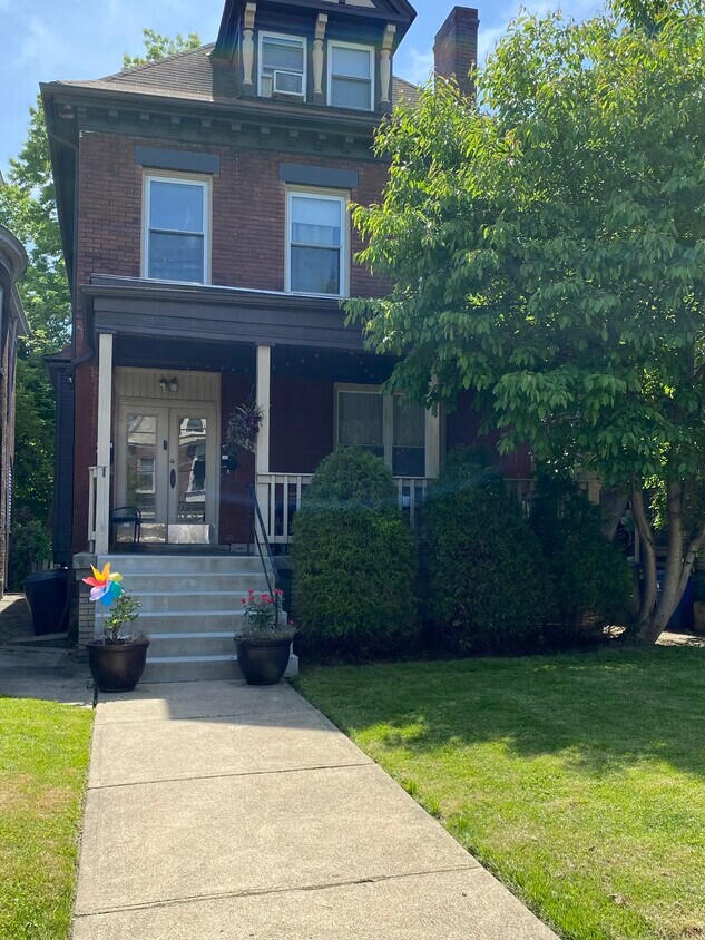 1128 N Saint Clair St Unit 1, Pittsburgh, PA 15206 Apartments in