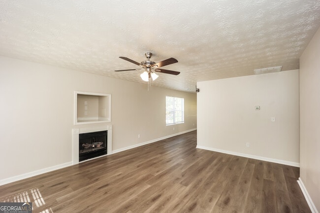 Building Photo - 1479 Steam Engine Way NE