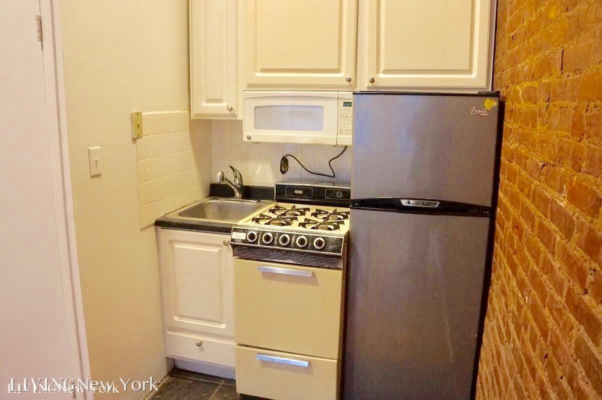 Foto del edificio - 372 W 46th St