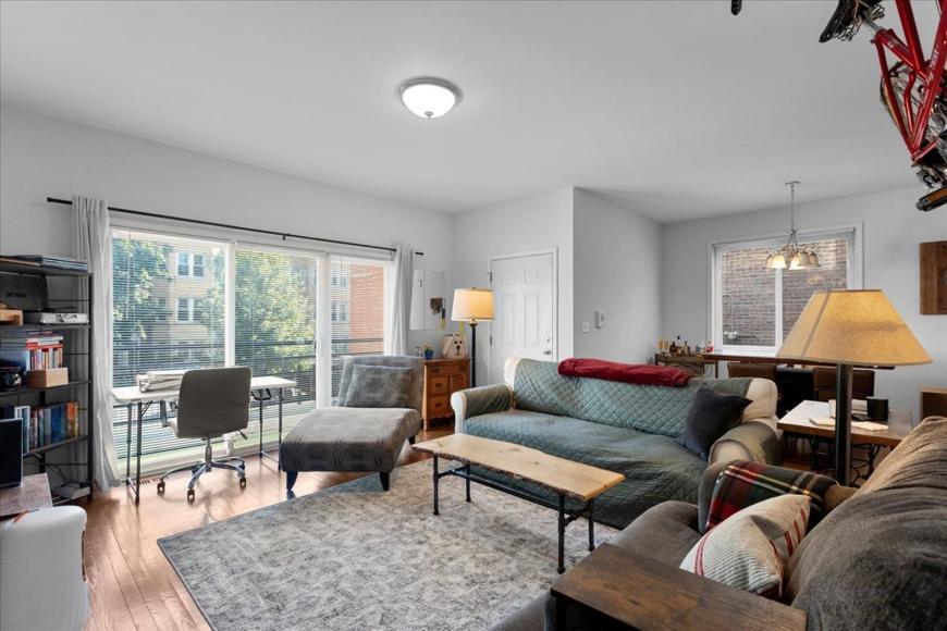 Foto principal - 3 bedroom in Chicago IL 60647