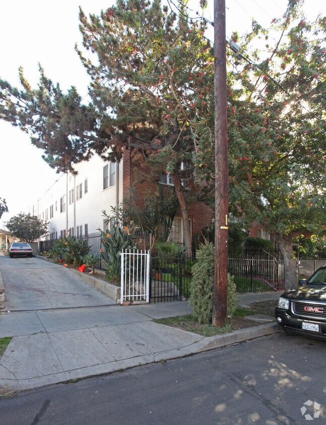 Foto del edificio - 1162 N Kingsley Dr