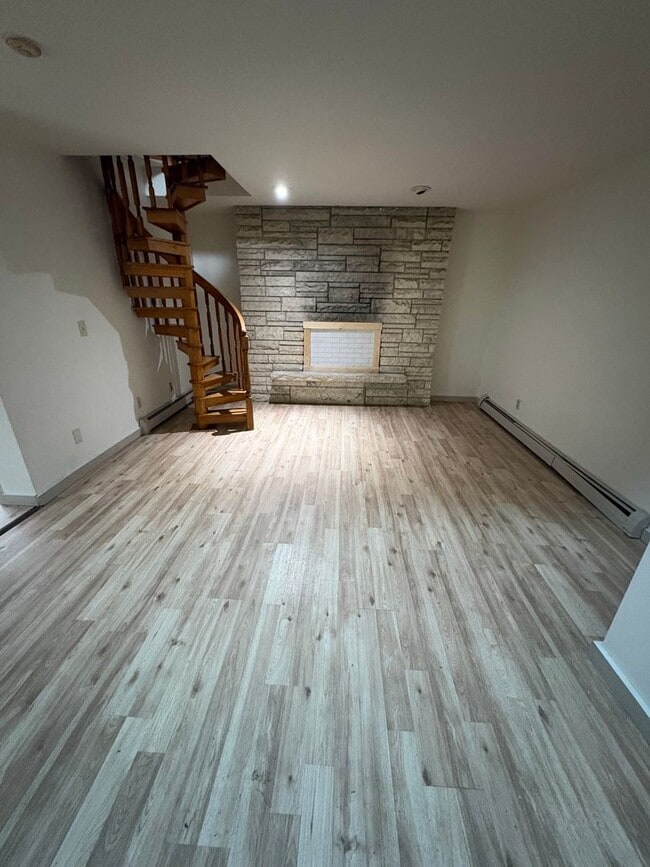 Building Photo - Renovated 2br Loft Apartment(Heat Included)