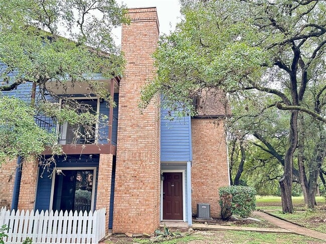 Building Photo - 1601 Faro Dr