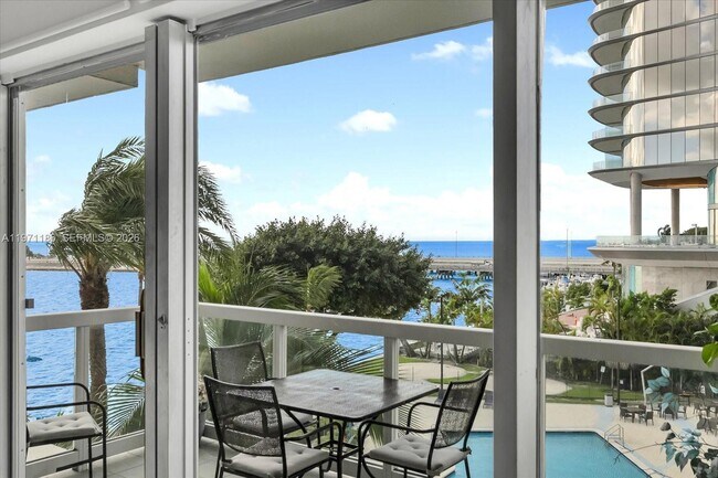 Foto del edificio - 2451 Brickell Ave