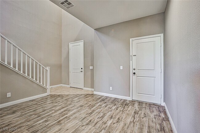 Foto del edificio - 7716 Plumbush Ct