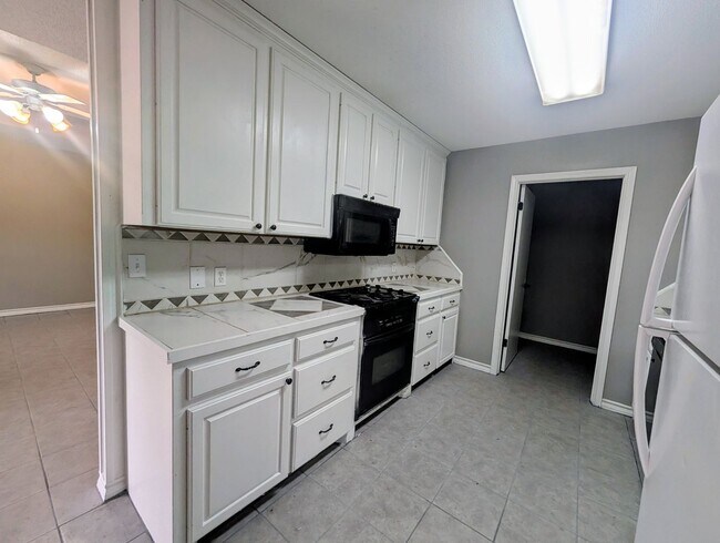 Foto del edificio - Coming Soon! 3/2