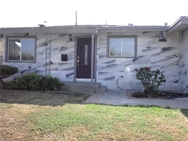 Foto del edificio - 16561 Monroe Ln