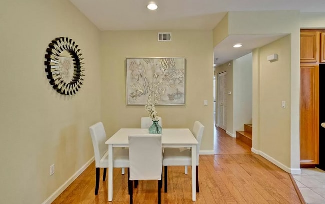 Building Photo - Beautiful 3 Bed 2 Bath Home Available Now!