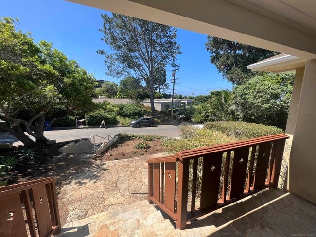 Building Photo - 512 11th St