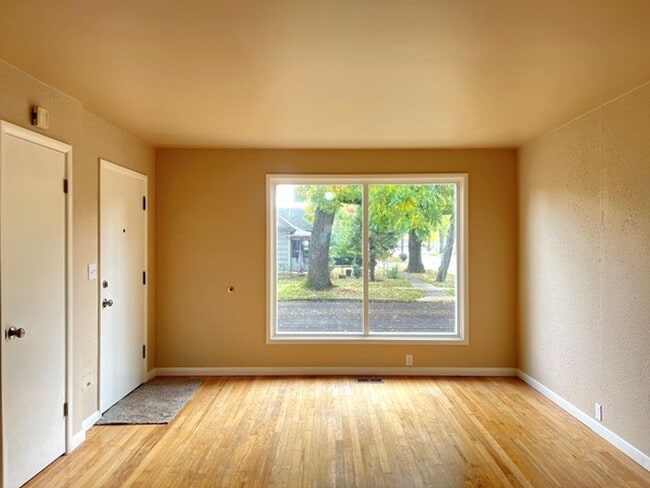 Foto del edificio - 2Bd/1Ba Single Story House w/ Basement - A...