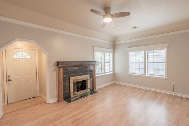 Foto del edificio - Cute Tulsa Home Available Now! 2 bedrooms ...