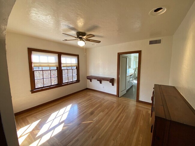 Building Photo - Kingsburg home located in Downtown. Rent R...