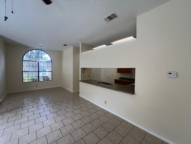 Building Photo - 9951 Echo Plain Dr