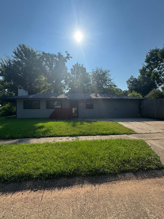 Building Photo - 2016 Alison Ave