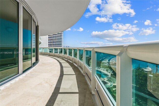 Building Photo - 1643 Brickell Ave