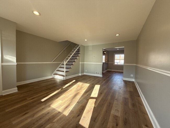 Building Photo - Three-Bedroom Home In Essex