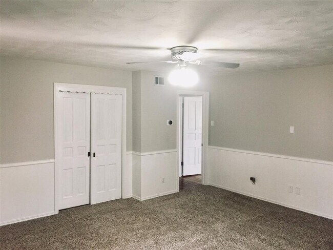 Building Photo - 9930 Cloister Dr