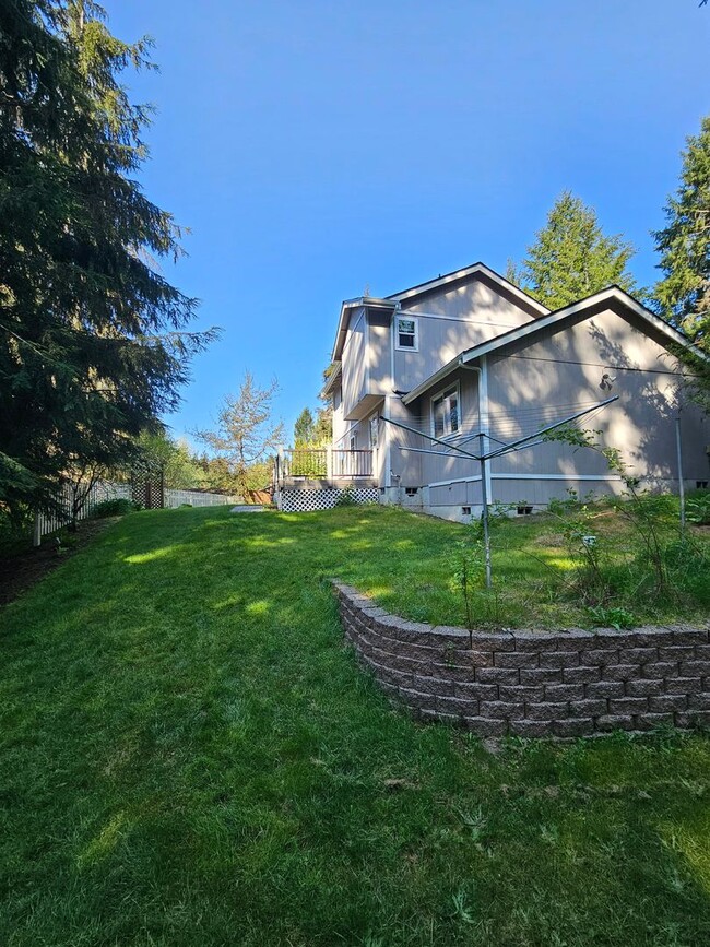 Foto del edificio - Beautiful 3 bed 3 bath family home in a ni...