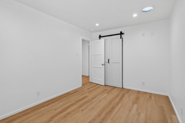 Building Photo - 242 Claremont Ave