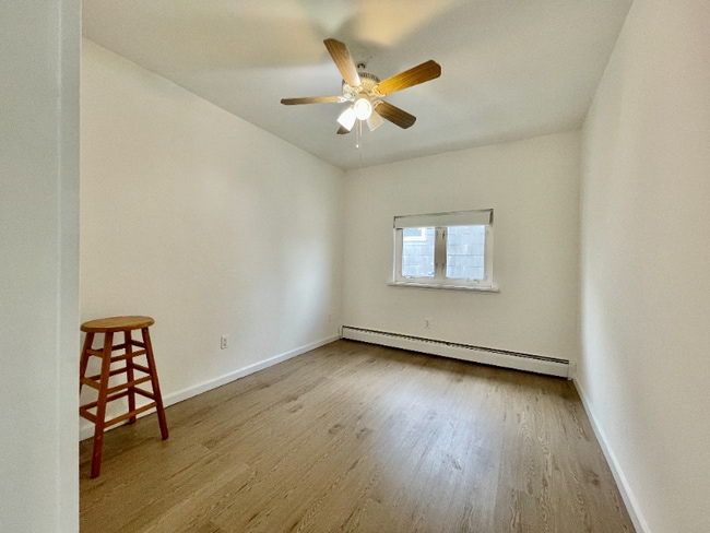 Building Photo - 1159 Throgmorton Ave