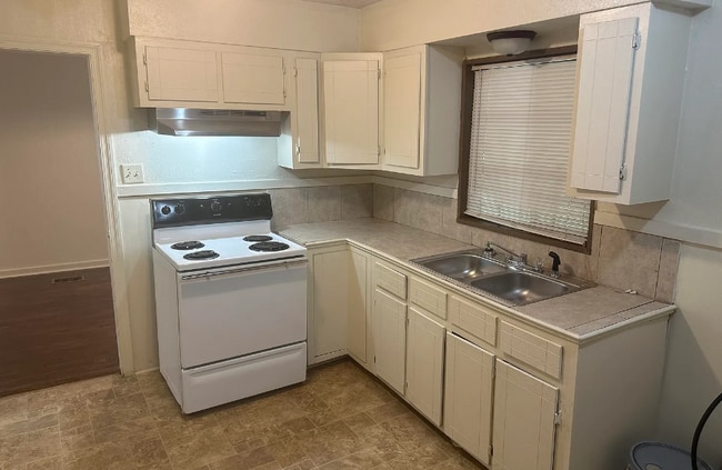 Foto del edificio - 2763 Emerald Dr