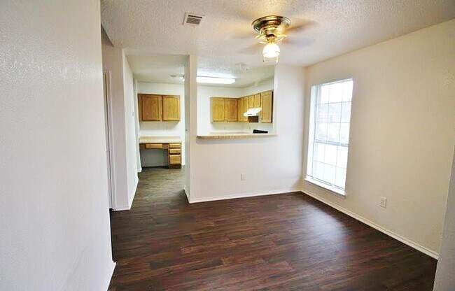 Foto del edificio - 3105 Gregory Ln