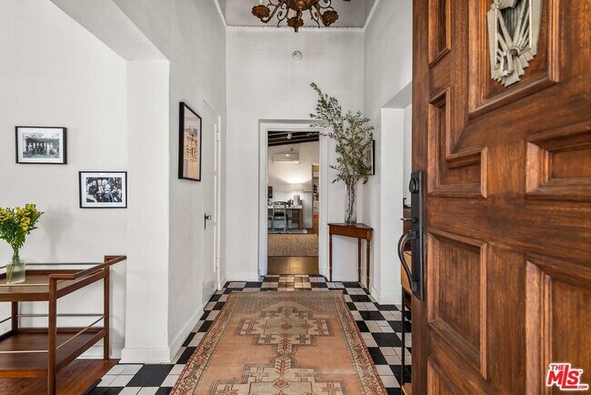 Foto del edificio - 1028 Alvira St
