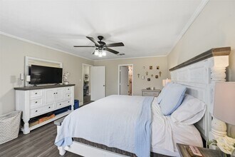 Building Photo - 1306 Carriage Dr