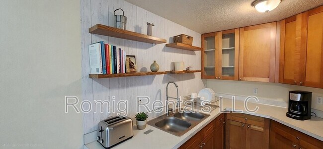 Foto del edificio - 300 N 5th Ave