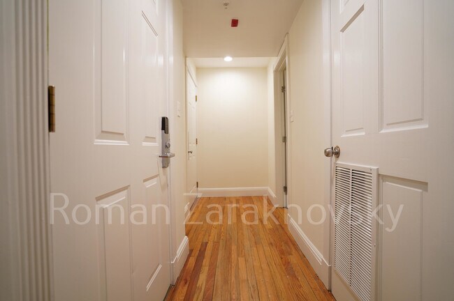 Foto del edificio - 10 Brainerd Rd