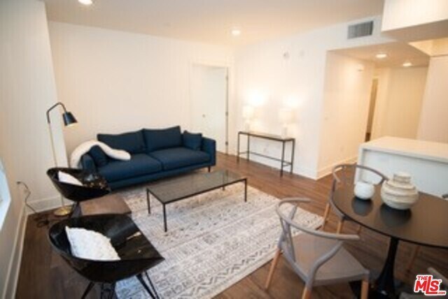 Foto del edificio - 1223 Wellesley Ave