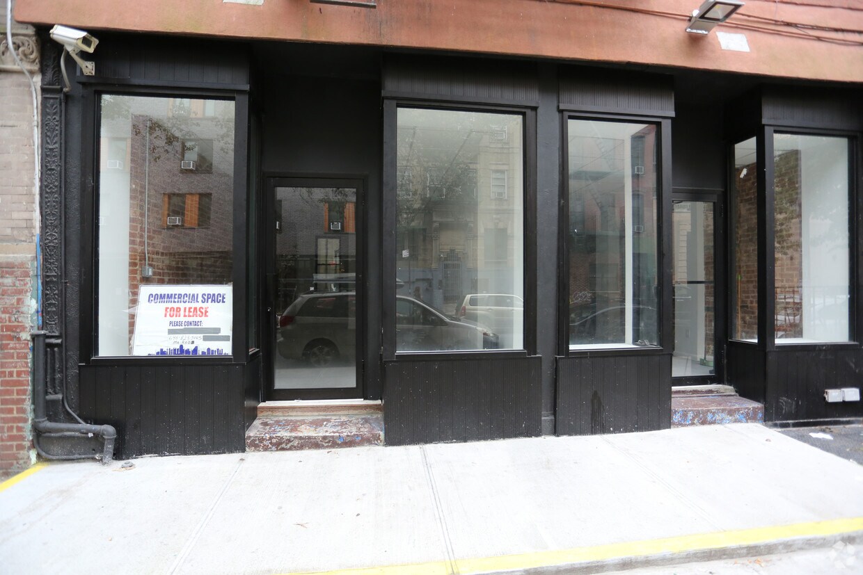 Building Photo - 528 E 11th St