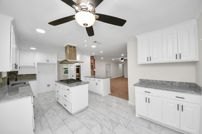 Building Photo - 25511 Many Oak Dr