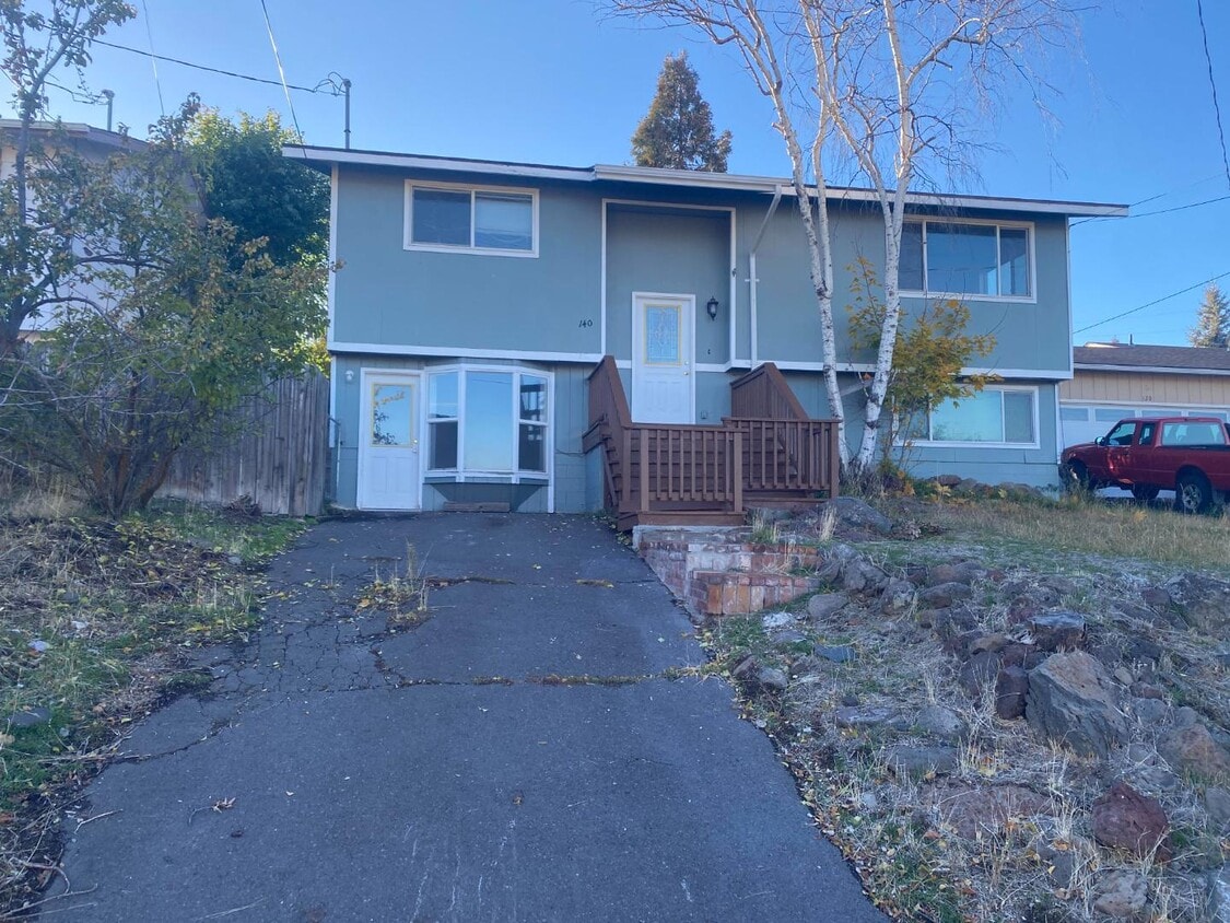 Primary Photo - 140 S Rogers St