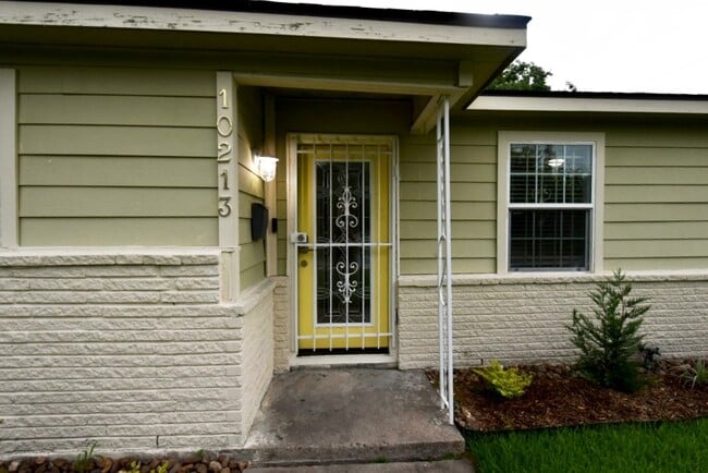 Building Photo - 10213 Fairland Dr