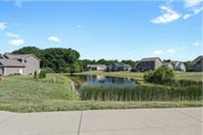 Building Photo - 2104 E Lucille Ln